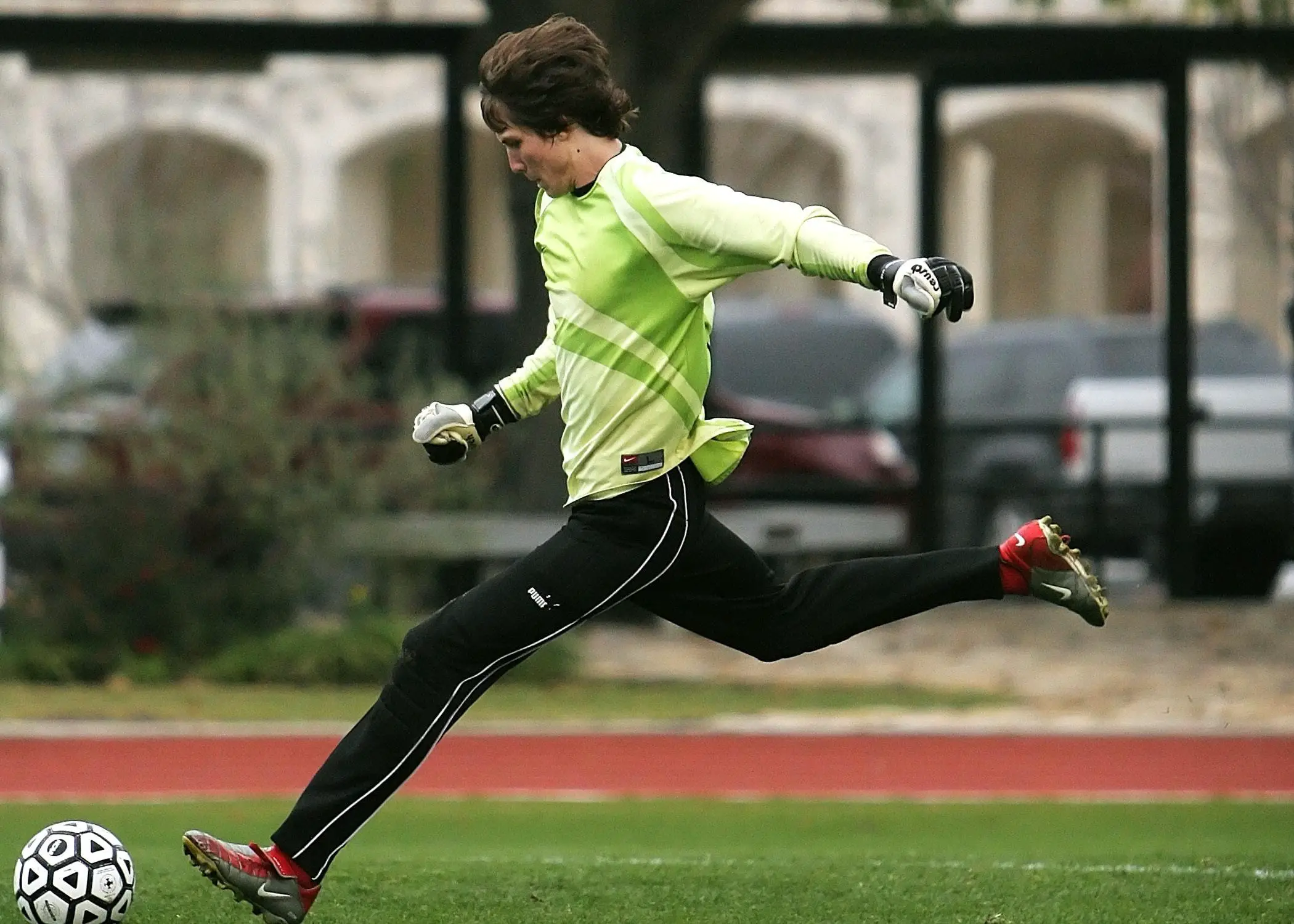 Goalkeeper distribution tips